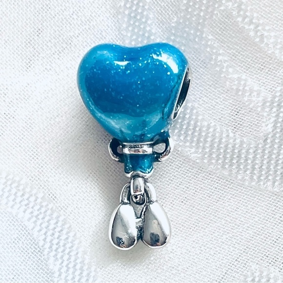👶 NWOT Baby Boy Charm – Changes Color with Temperature ✨ - Picture 8 of 15